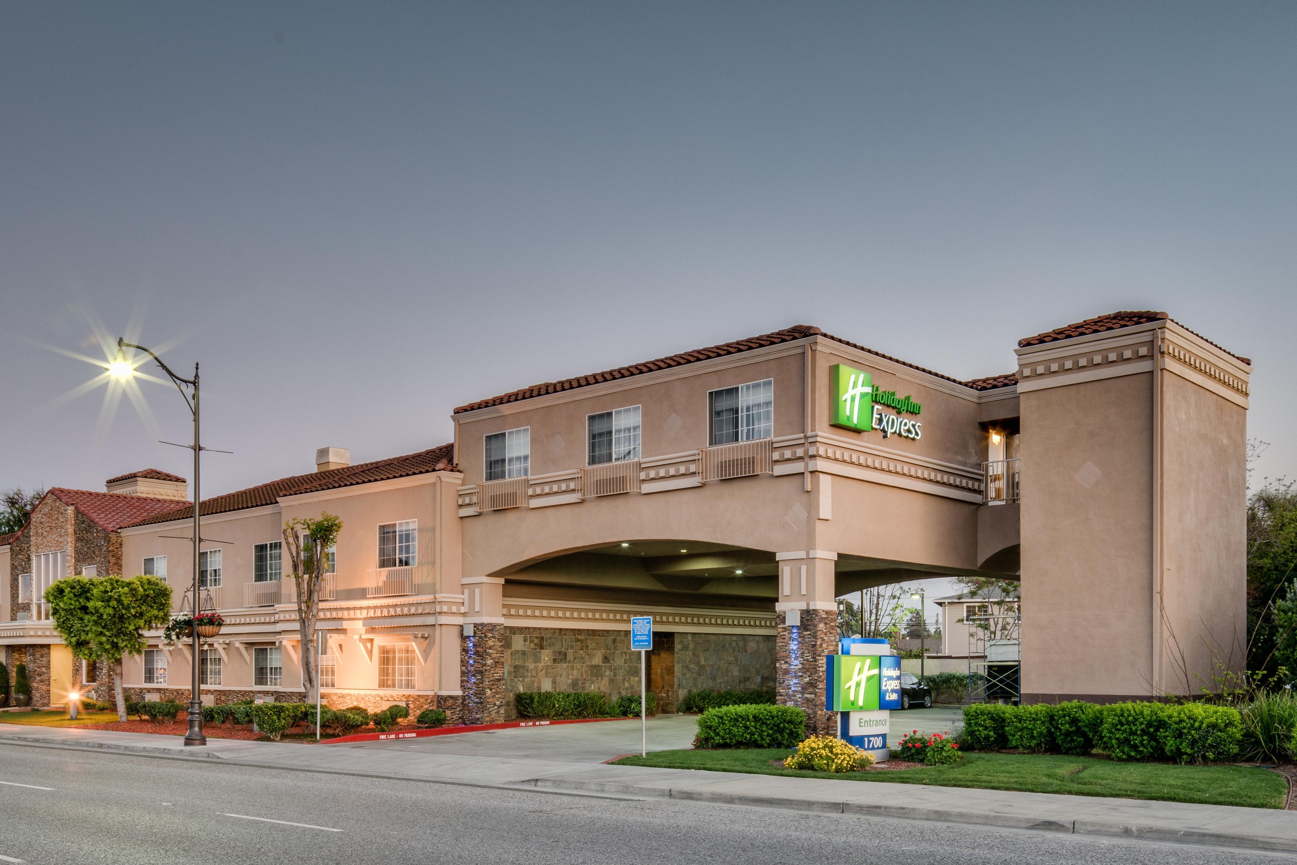 Holiday Inn Express & Suites Santa Clara By Ihg Extérieur photo