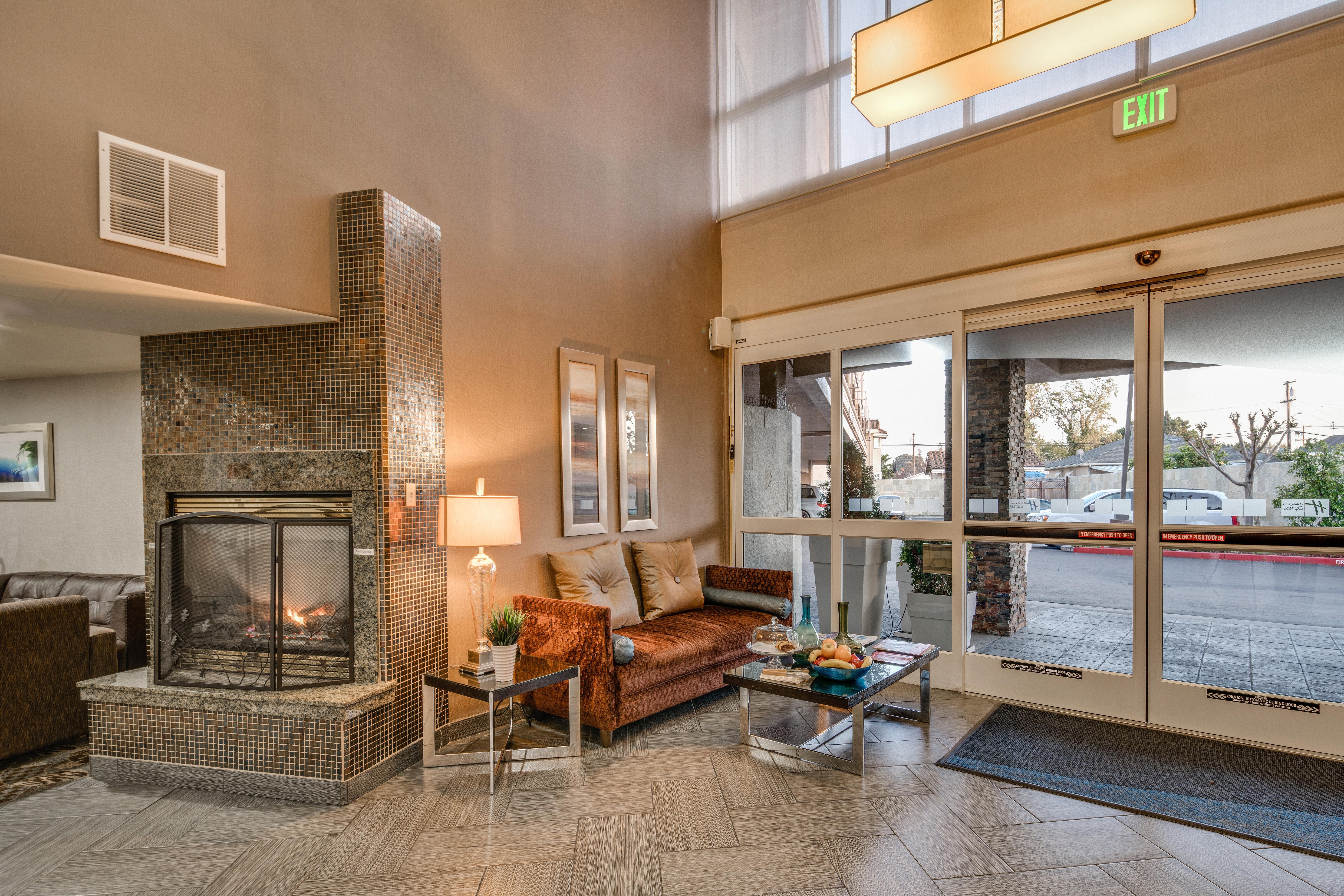 Holiday Inn Express & Suites Santa Clara By Ihg Extérieur photo