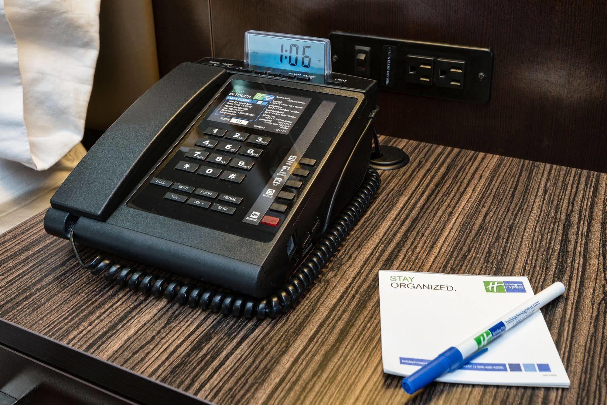 Holiday Inn Express & Suites Santa Clara By Ihg Extérieur photo